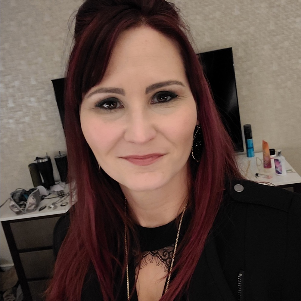 Meet your Posher, April